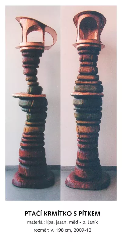 Ptačí krmítko s pítkem